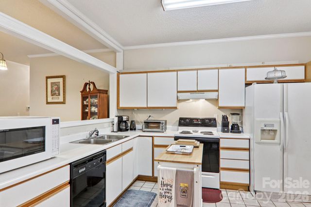 702 Cinnamon Way, Flat Rock, NC 28731