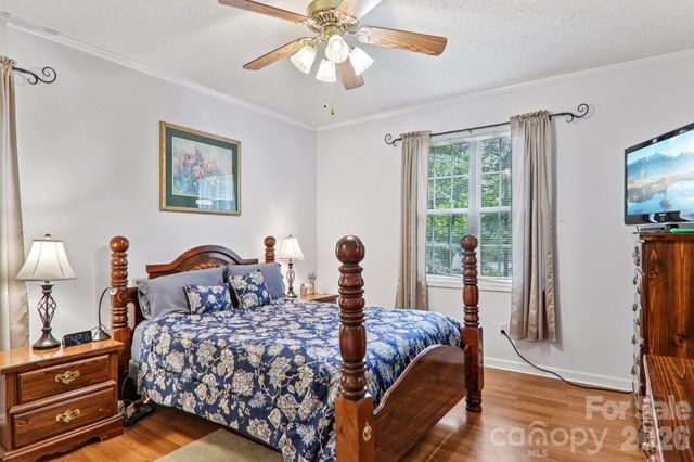 702 Cinnamon Way, Flat Rock, NC 28731