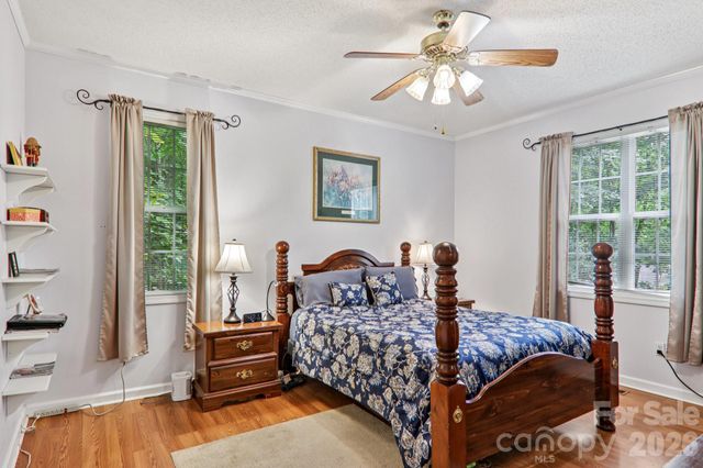 702 Cinnamon Way, Flat Rock, NC 28731