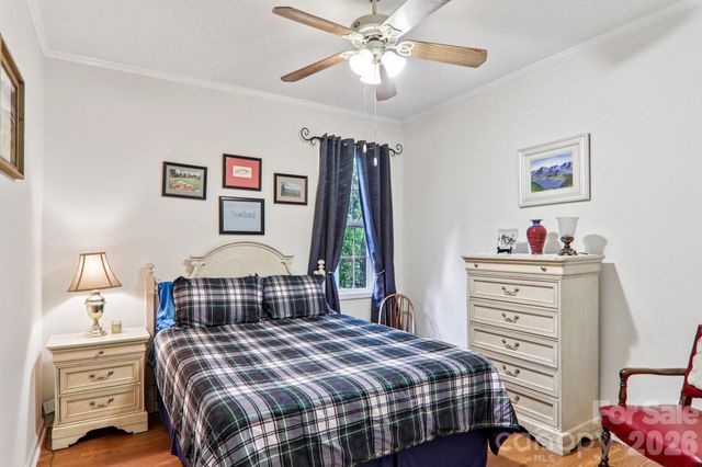702 Cinnamon Way, Flat Rock, NC 28731