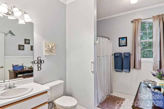 702 Cinnamon Way, Flat Rock, NC 28731