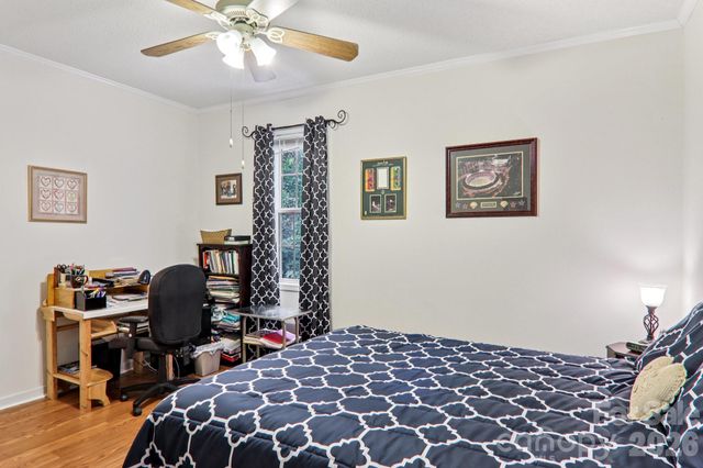 702 Cinnamon Way, Flat Rock, NC 28731