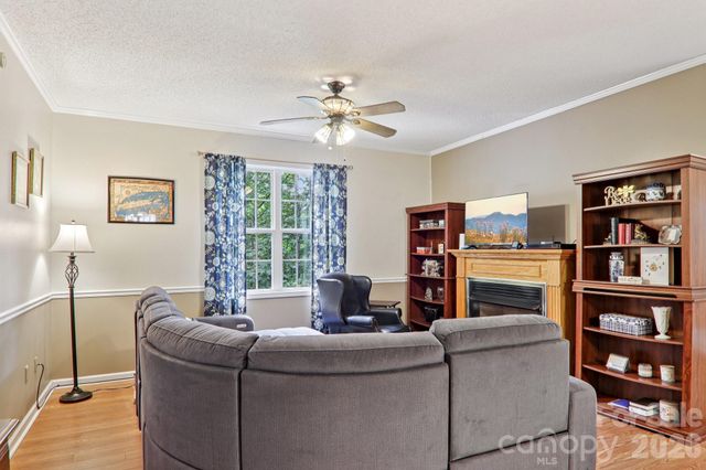 702 Cinnamon Way, Flat Rock, NC 28731