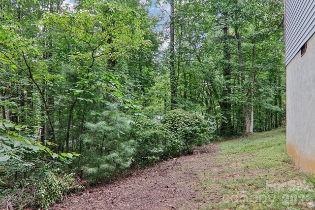 702 Cinnamon Way, Flat Rock, NC 28731