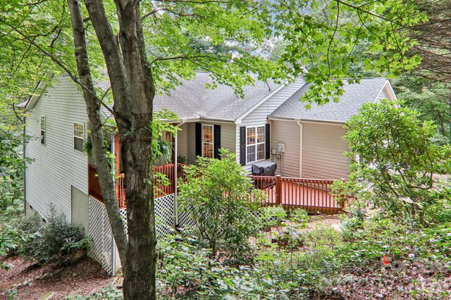 702 Cinnamon Way, Flat Rock, NC 28731