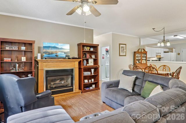 702 Cinnamon Way, Flat Rock, NC 28731
