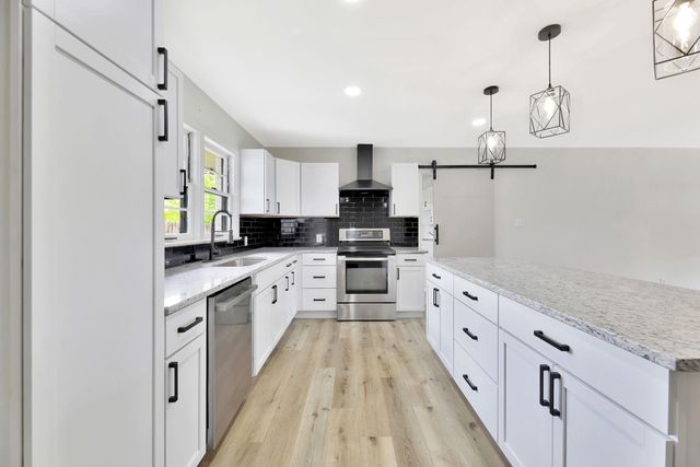 1181 N Pinecrest St, Wichita, KS 67208