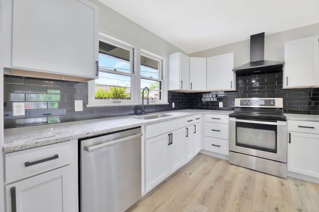 1181 N Pinecrest St, Wichita, KS 67208