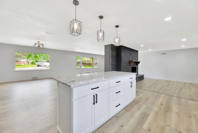 1181 N Pinecrest St, Wichita, KS 67208