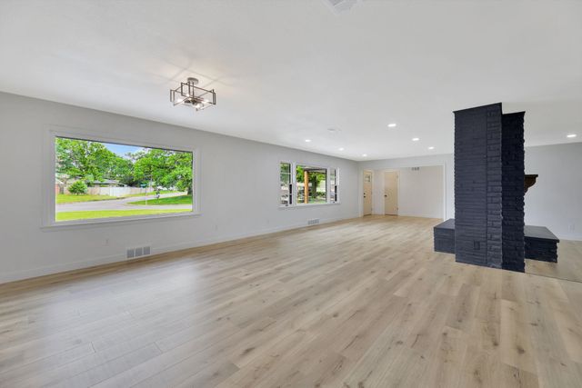 1181 N Pinecrest St, Wichita, KS 67208