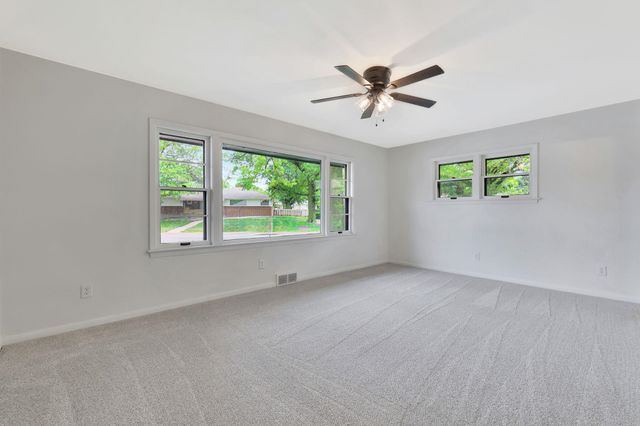 1181 N Pinecrest St, Wichita, KS 67208