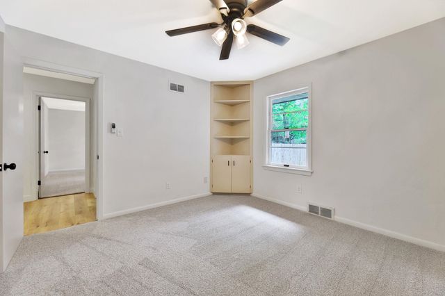 1181 N Pinecrest St, Wichita, KS 67208