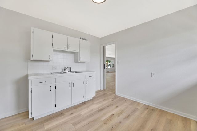 1181 N Pinecrest St, Wichita, KS 67208