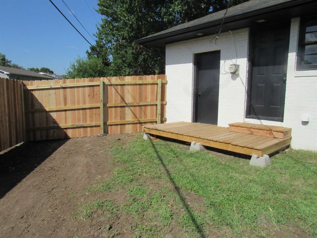 1181 N Pinecrest St, Wichita, KS 67208