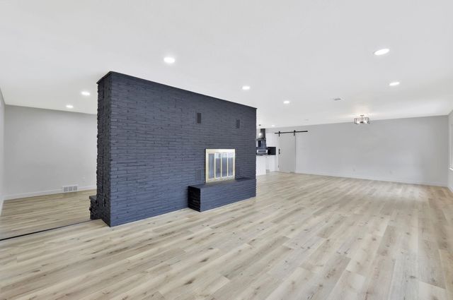 1181 N Pinecrest St, Wichita, KS 67208