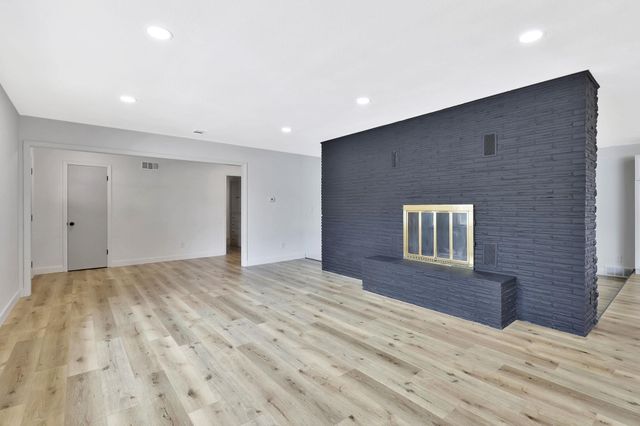 1181 N Pinecrest St, Wichita, KS 67208