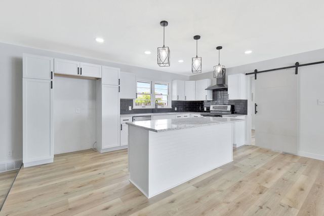 1181 N Pinecrest St, Wichita, KS 67208