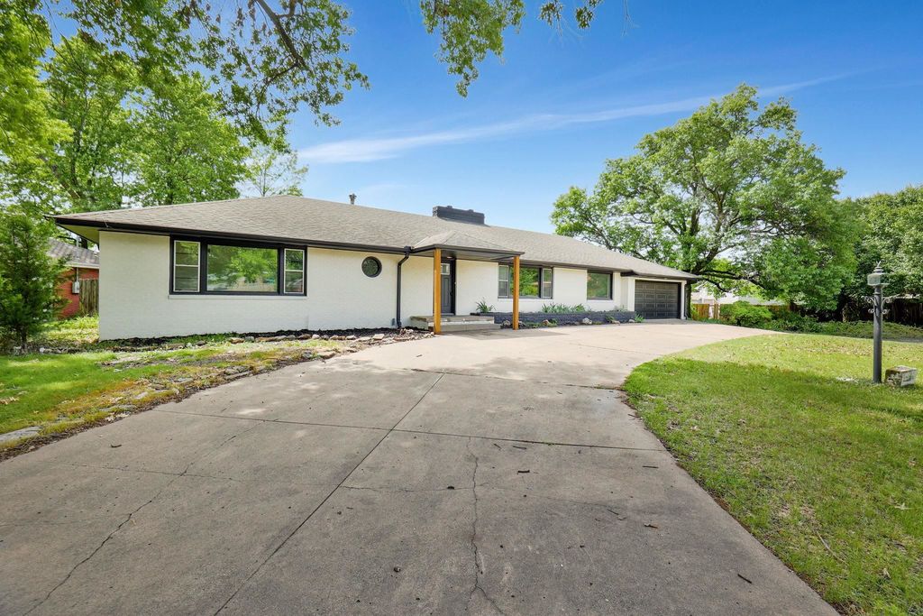 1181 N Pinecrest St, Wichita, KS 67208