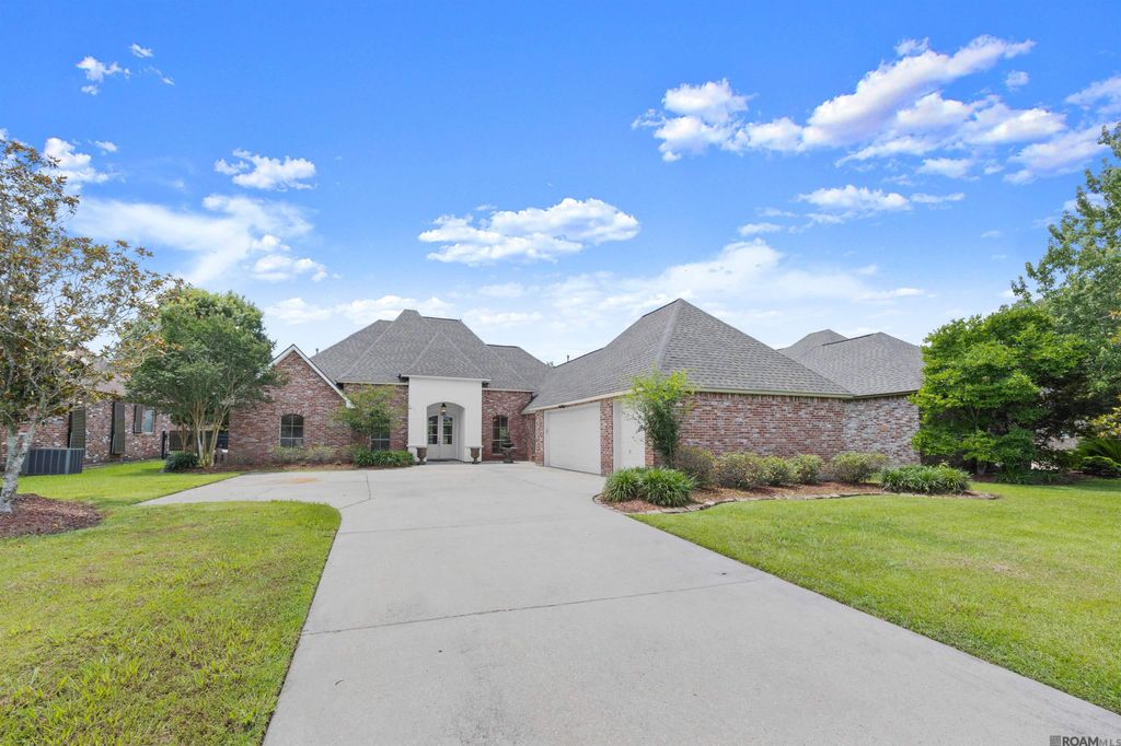 41133 Clearwater Ave, Gonzales, LA 70737