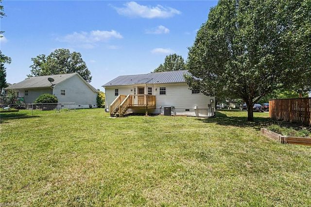 388 Meadow Lark Lane, Thomasville, NC 27360