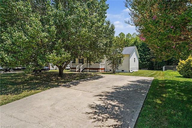 388 Meadow Lark Lane, Thomasville, NC 27360