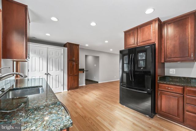 7609 BURNSIDE CT, Falls Church, VA 22043