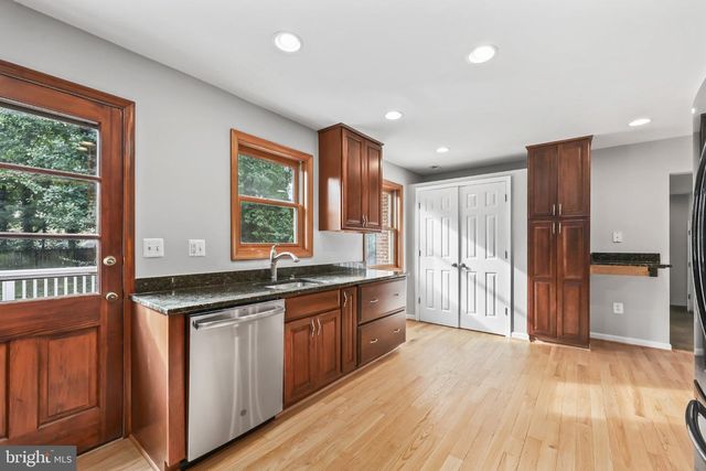 7609 BURNSIDE CT, Falls Church, VA 22043