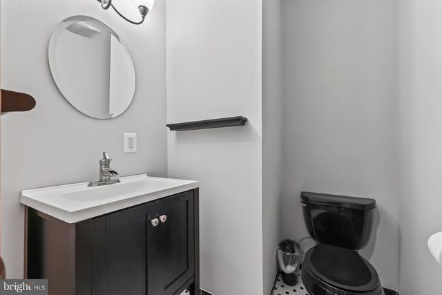 7609 BURNSIDE CT, Falls Church, VA 22043