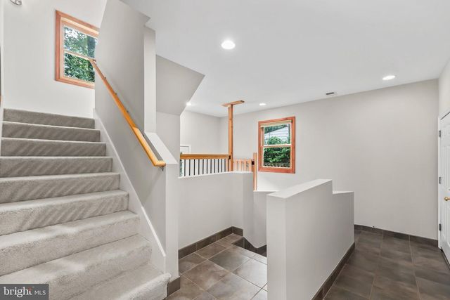 7609 BURNSIDE CT, Falls Church, VA 22043