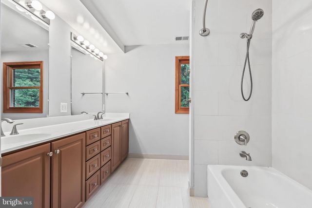 7609 BURNSIDE CT, Falls Church, VA 22043