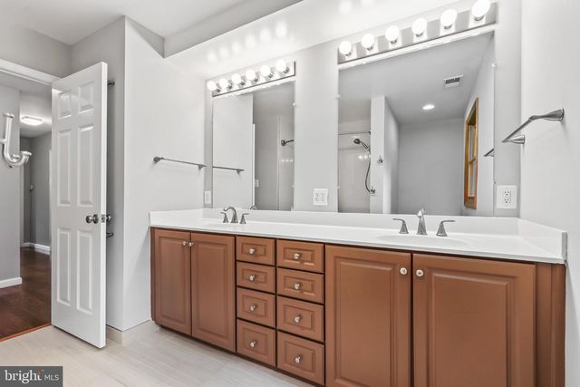 7609 BURNSIDE CT, Falls Church, VA 22043