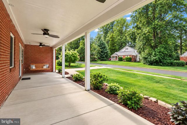 7609 BURNSIDE CT, Falls Church, VA 22043