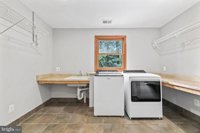 7609 BURNSIDE CT, Falls Church, VA 22043