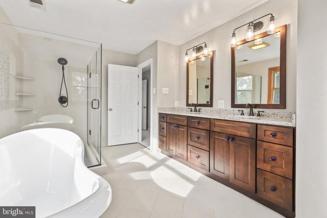 7609 BURNSIDE CT, Falls Church, VA 22043