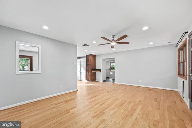 7609 BURNSIDE CT, Falls Church, VA 22043