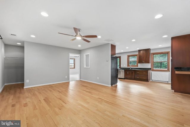 7609 BURNSIDE CT, Falls Church, VA 22043