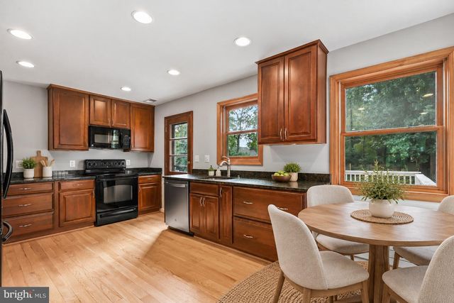 7609 BURNSIDE CT, Falls Church, VA 22043