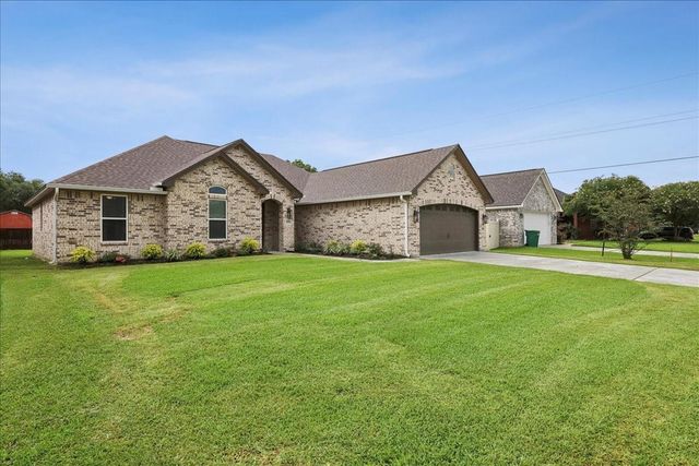 2520 Golden Oak Drive, Orange, TX 77632