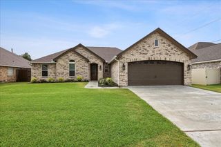 2520 Golden Oak Drive, Orange, TX 77632