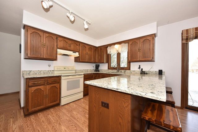 761 Crestwood DRIVE, Waukesha, WI 53188