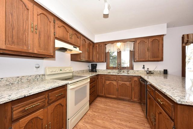 761 Crestwood DRIVE, Waukesha, WI 53188