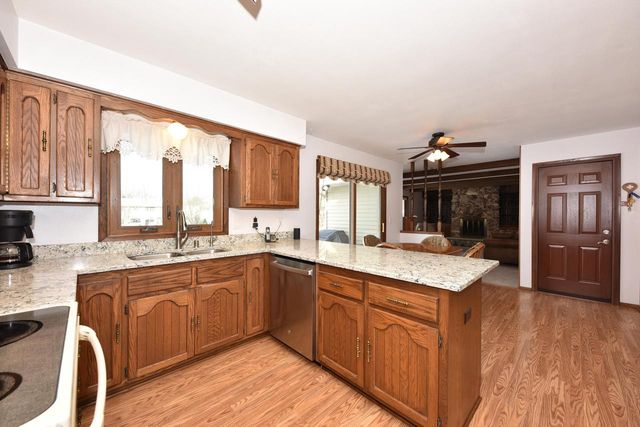 761 Crestwood DRIVE, Waukesha, WI 53188