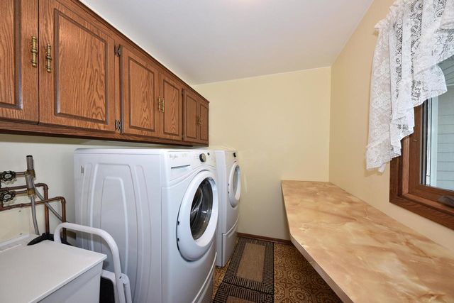 761 Crestwood DRIVE, Waukesha, WI 53188