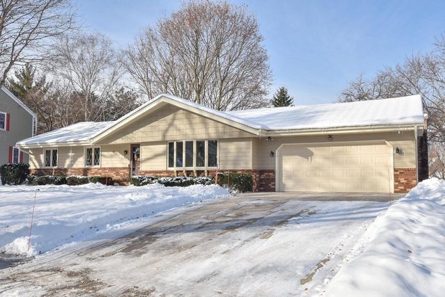 761 Crestwood DRIVE, Waukesha, WI 53188
