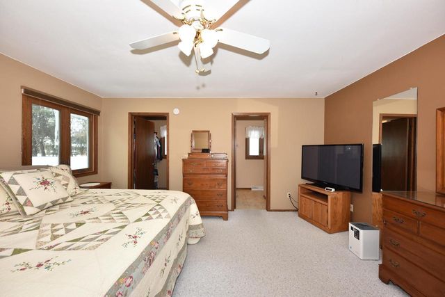 761 Crestwood DRIVE, Waukesha, WI 53188