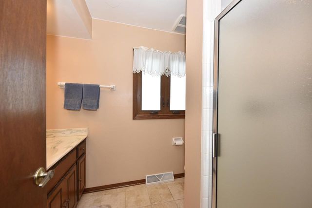 761 Crestwood DRIVE, Waukesha, WI 53188