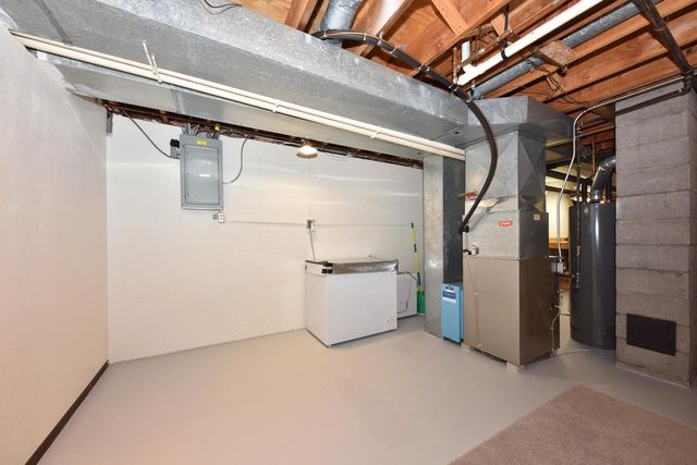 761 Crestwood DRIVE, Waukesha, WI 53188