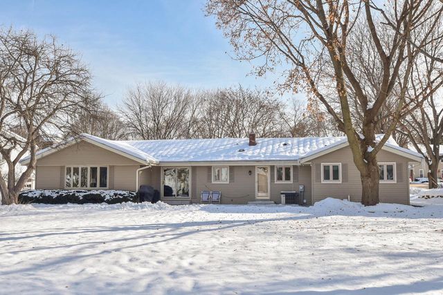 761 Crestwood DRIVE, Waukesha, WI 53188
