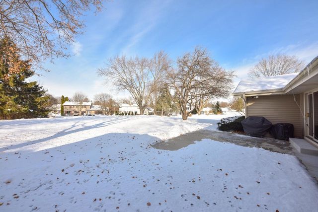 761 Crestwood DRIVE, Waukesha, WI 53188