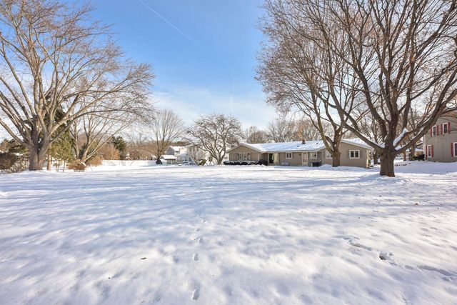 761 Crestwood DRIVE, Waukesha, WI 53188